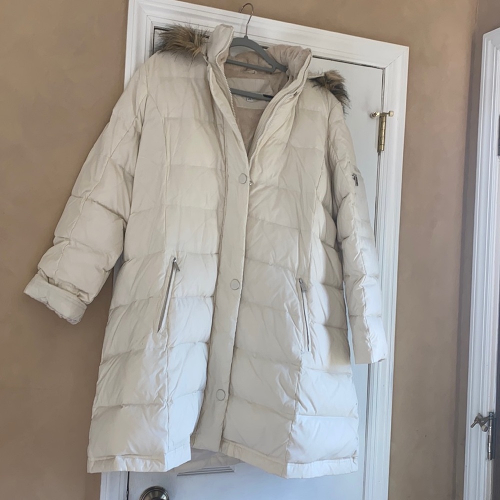 DKNY off white 2X jacket with fur collar